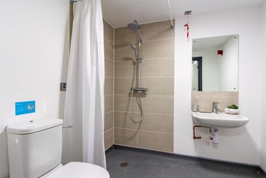 1 bed studio, Raleigh Street, City Centre, Plymouth, PL11ET - Image 2